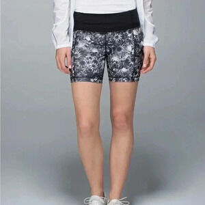 [6] Lululemon Run: Dart & Dash Short Block-It  Pocket -Black Angel Wing / Black